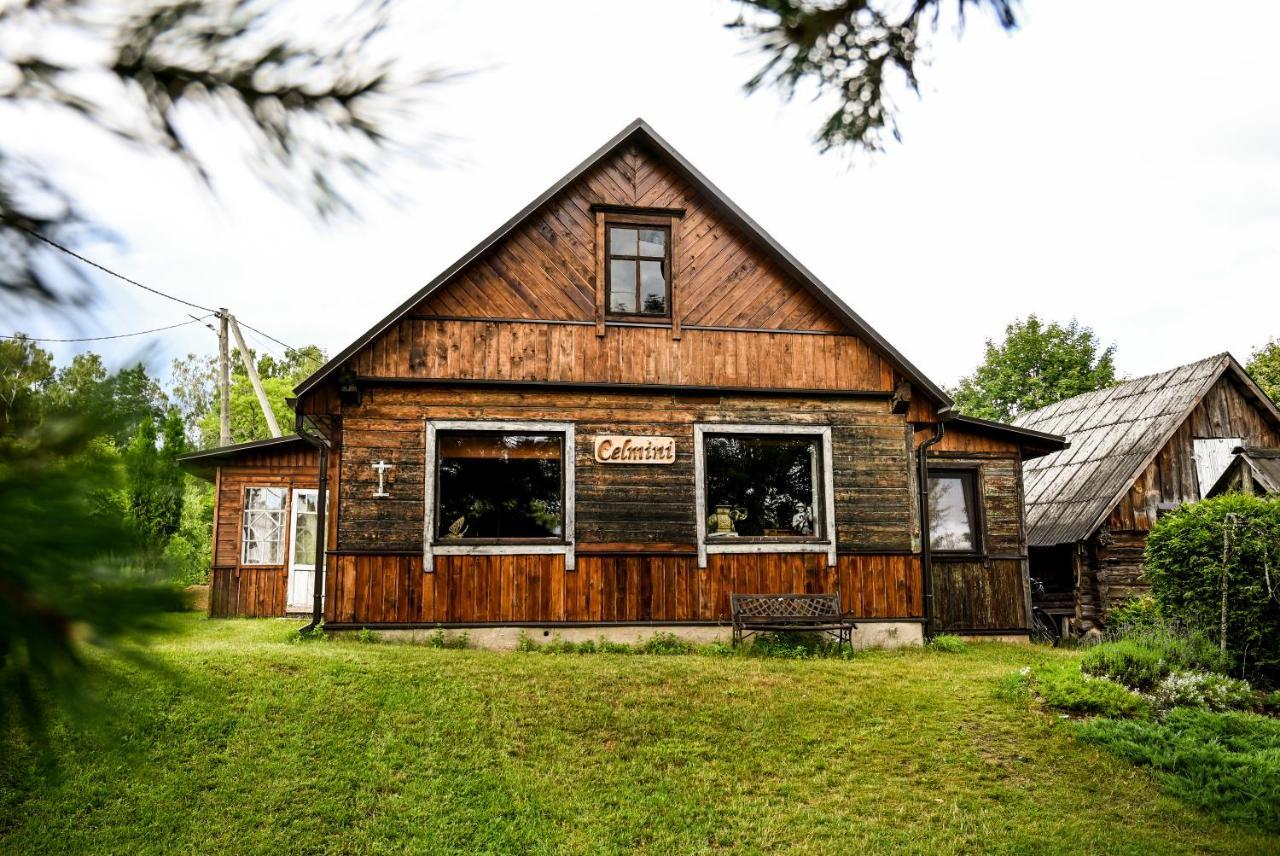 Villa Idilliska Latgaliesu Lauku Maja Ar Melno Pirti Aglona Esterno foto